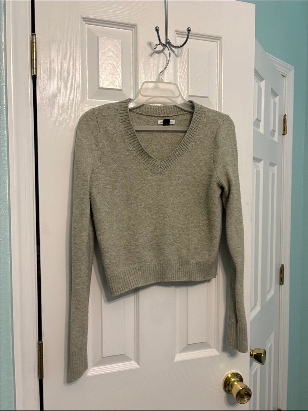 American Eagle Women’s Light Green Knit V-Neck Sweater Size XS vintage